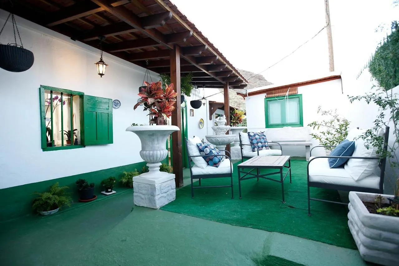 Candelaria'S Mountain House